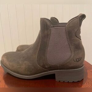 UGG Chelsea Boot Shearling Lined